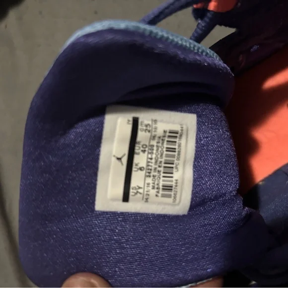 Jordan Purple and Orange Sneakers with Dynamic Design - Picture 6 of 6